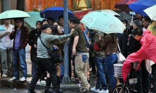 吃瓜群众围观事故图片,画面触目惊心”